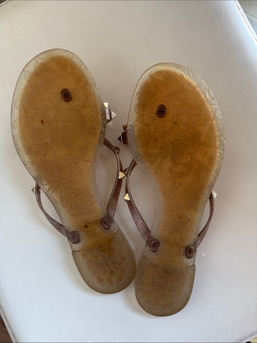 Valentino Garavani Metallic Bronze Studded Bow Thong Sandals - Picture 2 of 2